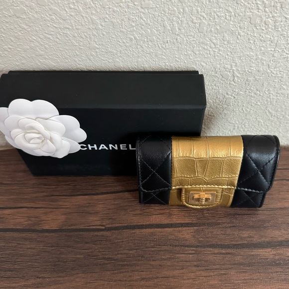❌SOLD❌CHANEL 2.55 Croc Embossed Lambskin Leather Flap Cardholder - Picture 2 of 9